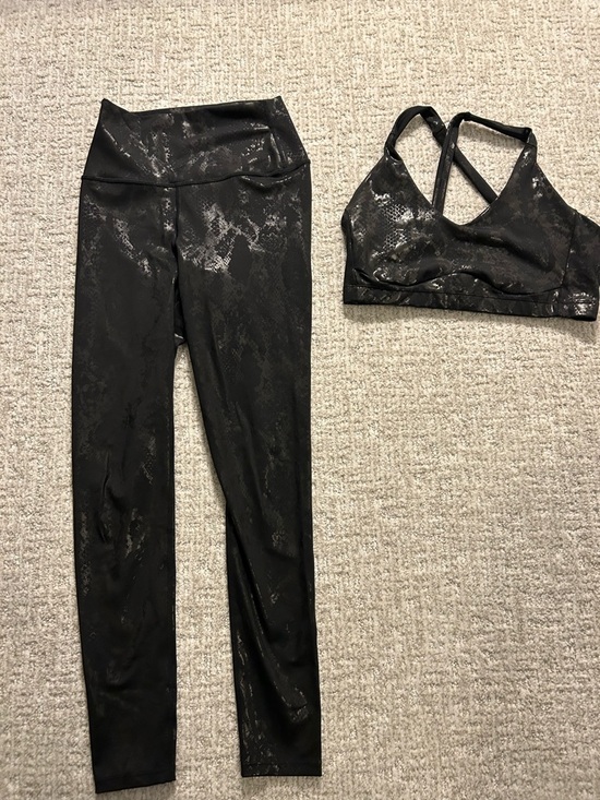 Carbon38 Pants - Carbon38 Black Snake-Print Active Set